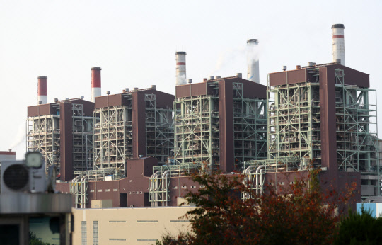 미세먼지 주요 원인으로 지적된 화력발전소. 연합뉴스